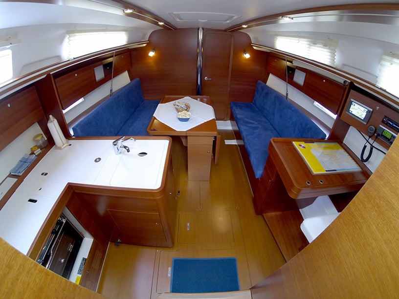 Sibenik Voilier Cabine 2  Couchettes 6  Invités 6  10.28 m Numéro de l'annonce: #3004 2