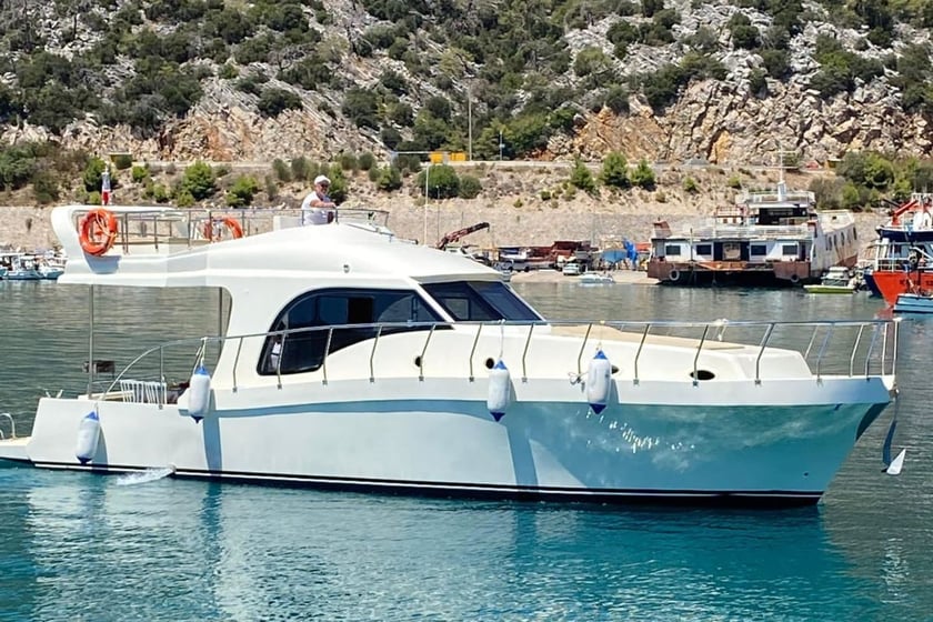 Antalya Motoryacht 1 Kabine 2 Liegeplätze 10 Gäste 13.1 m Nummer des Inserats: #30189