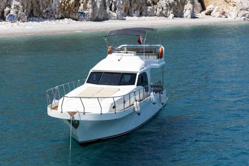 Antalya Motoryacht 1 Kabine 2 Liegeplätze 10 Gäste 13.1 m Nummer des Inserats: #30189 2
