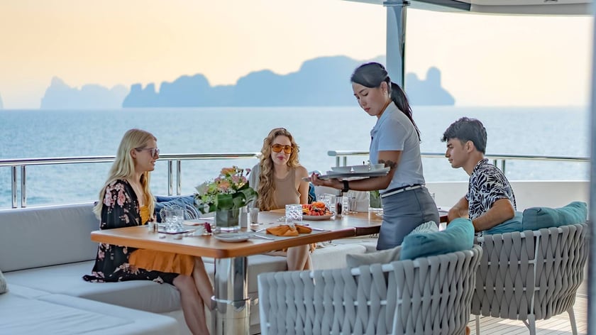 Phuket Motorjacht Cabine 6  12  slaapplaatsen 12  gasten 42.7 m Lijstnummer: #30196 4