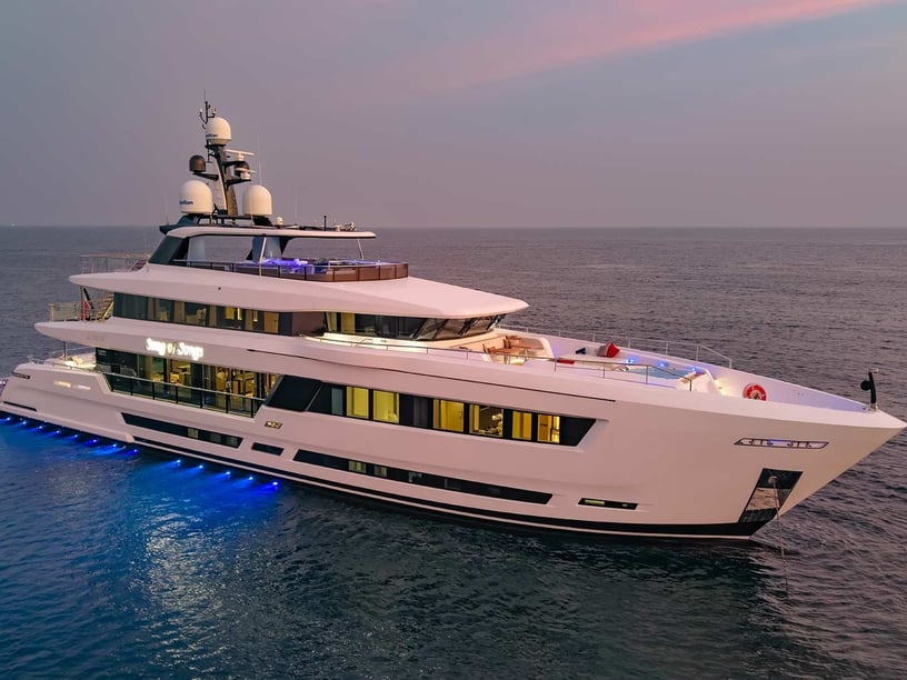 Phuket Motorjacht Cabine 6  12  slaapplaatsen 12  gasten 42.7 m Lijstnummer: #30196