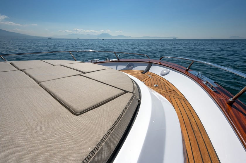 Sorrento Motorboot Cabine 1  2  slaapplaatsen 10  gasten 11 m Lijstnummer: #30209 4