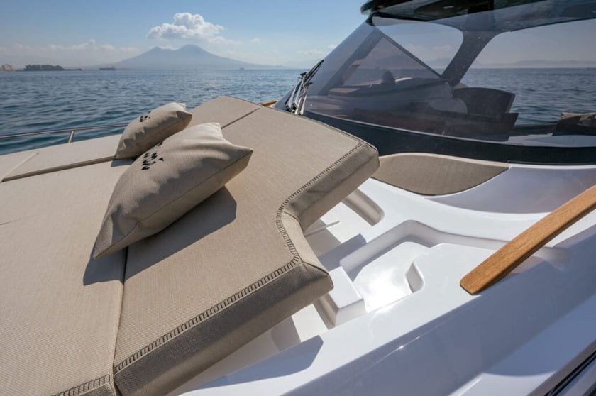 Sorrento Motorboot Cabine 1  2  slaapplaatsen 10  gasten 11 m Lijstnummer: #30209 3