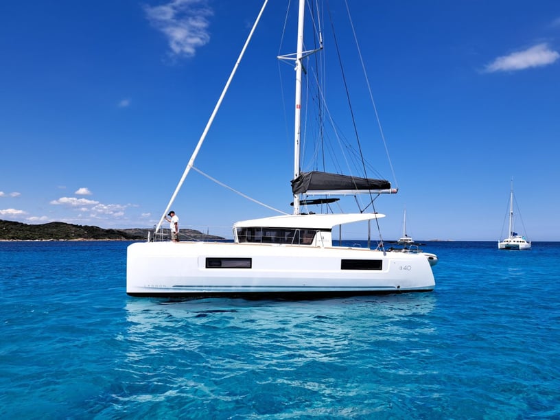 Bonifacio Catamaran Cabine 4 Couchettes 10 Invités 10 11.74 m Numéro de l'annonce: #30243