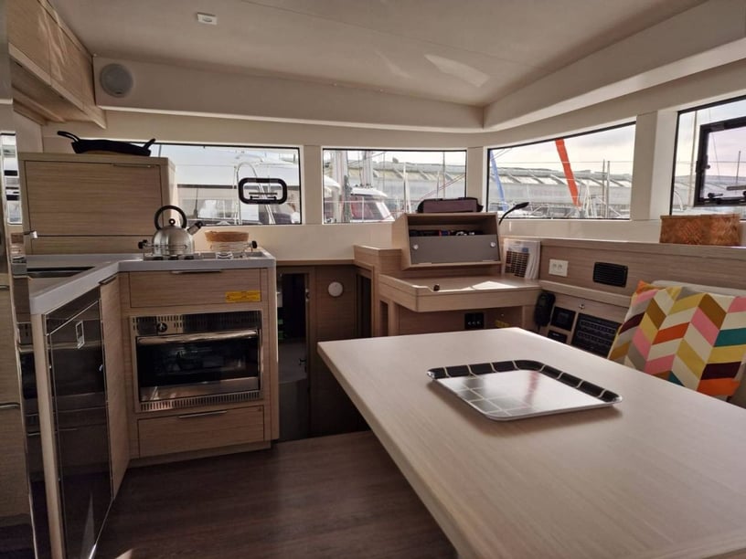Bonifacio Catamaran Cabine 4 Couchettes 10 Invités 10 11.74 m Numéro de l'annonce: #30243 5