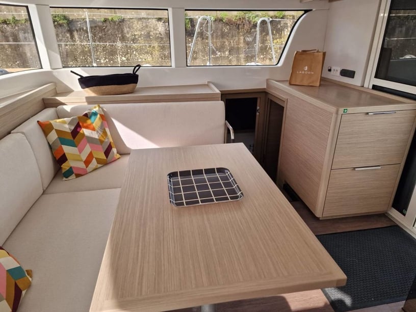 Bonifacio Catamaran Cabine 4 Couchettes 10 Invités 10 11.74 m Numéro de l'annonce: #30243 2