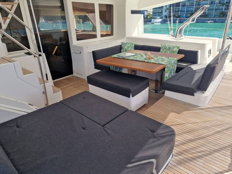 Bonifacio Catamaran Cabine 6 Couchettes 12 Invités 12 15.84 m Numéro de l'annonce: #30247 4