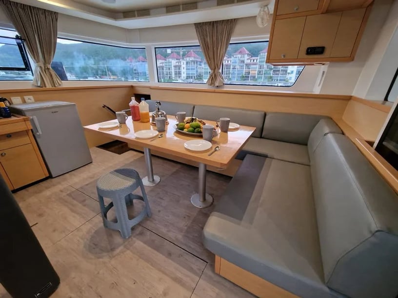 Bonifacio Catamaran Cabine 6 Couchettes 12 Invités 12 15.84 m Numéro de l'annonce: #30247 2