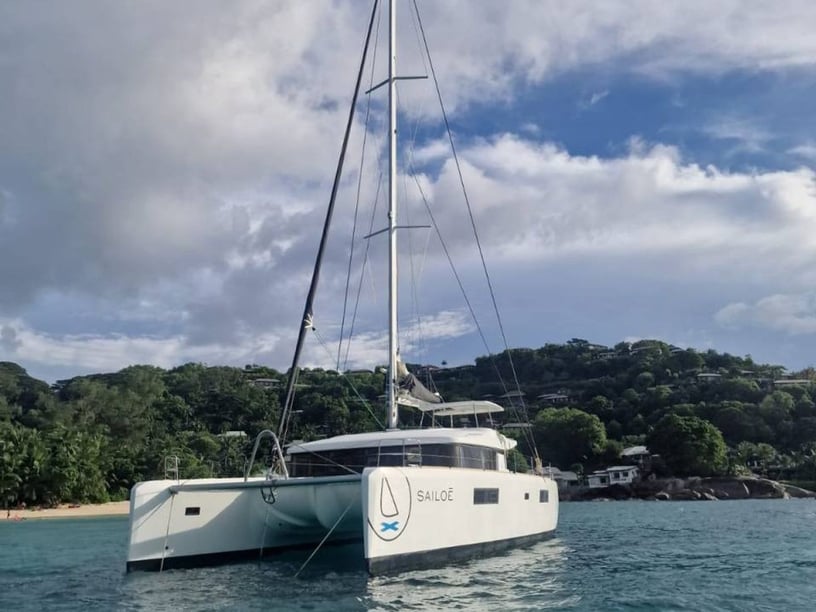 Bonifacio Catamaran Cabine 6 Couchettes 12 Invités 12 15.84 m Numéro de l'annonce: #30247