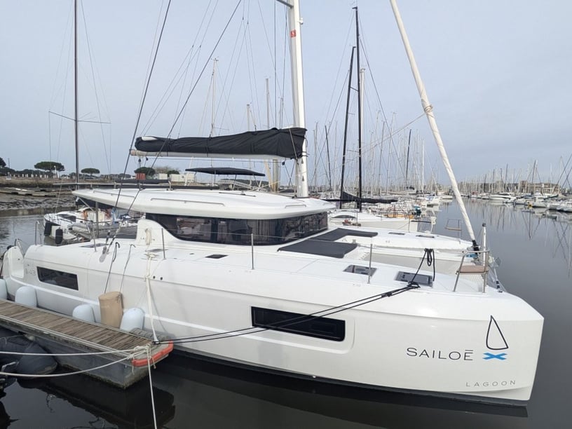 Bonifacio Catamaran Cabine 4 Couchettes 11 Invités 11 13.85 m Numéro de l'annonce: #30250