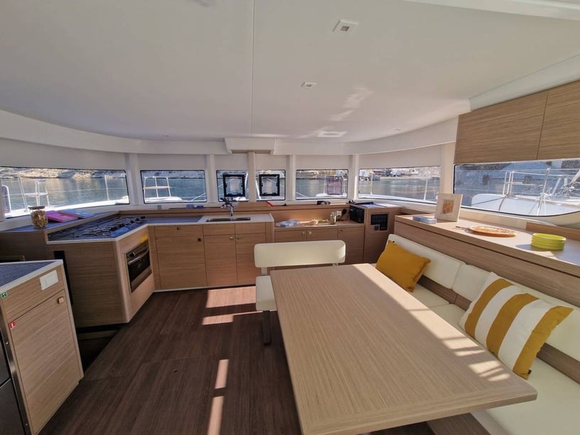 Bonifacio Catamaran Cabine 4 Couchettes 11 Invités 11 13.85 m Numéro de l'annonce: #30250 2