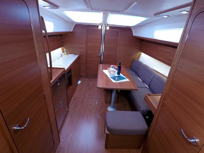 Šibenik Sailboat 3 cabin 8 berths 8 guests 11.25 m Listing Number: #3030 2