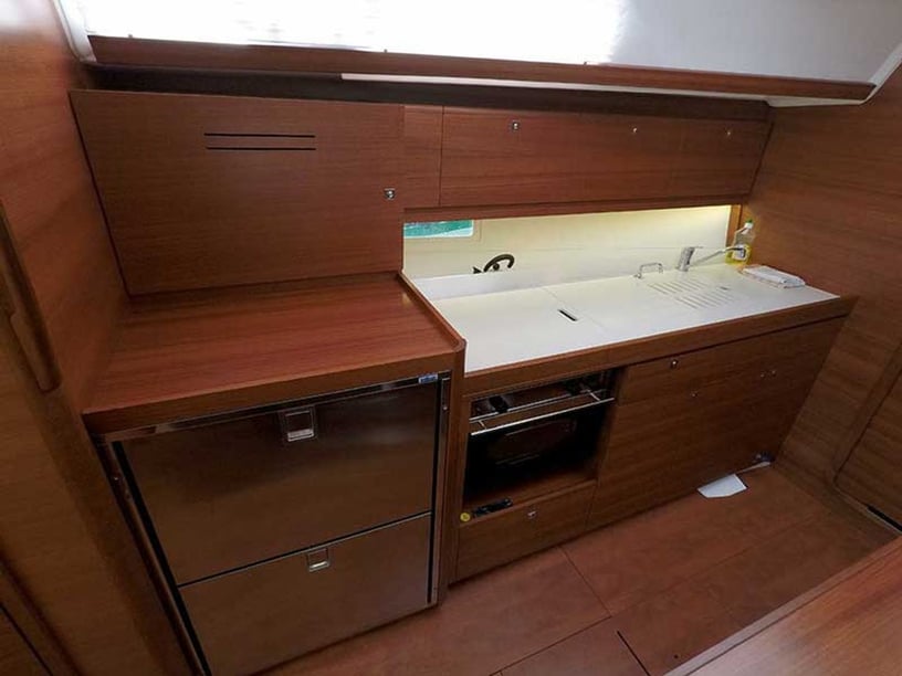 Šibenik Sailboat 3 cabin 8 berths 8 guests 11.25 m Listing Number: #3030 5