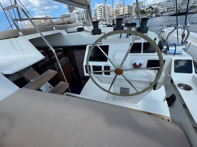 Martinique Catamaran Cabine 5  10  slaapplaatsen 10  gasten 15.54 m Lijstnummer: #30337 4
