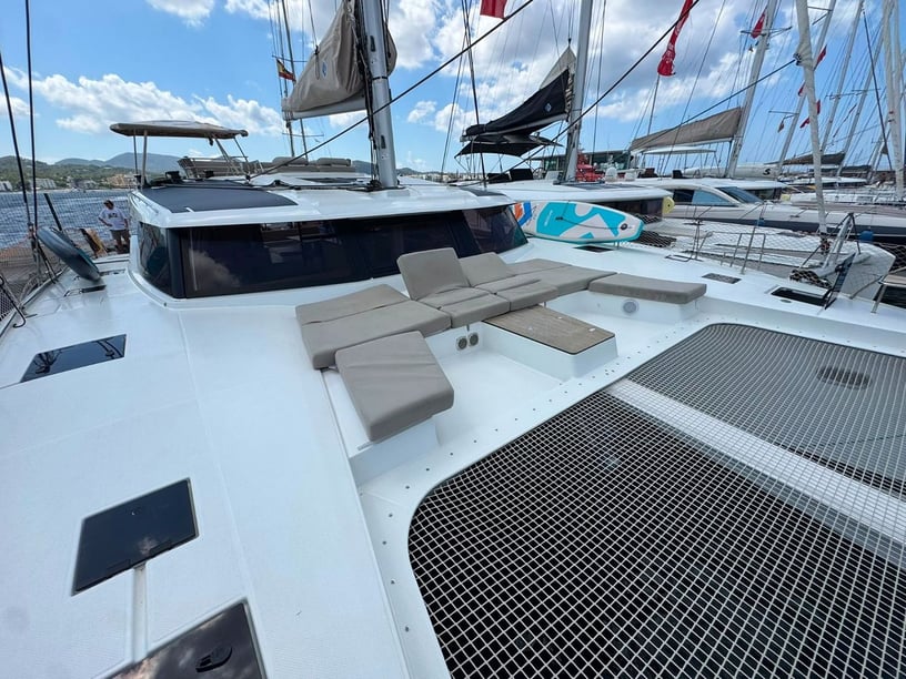 Martinique Catamaran Cabine 5  10  slaapplaatsen 10  gasten 15.54 m Lijstnummer: #30337 3