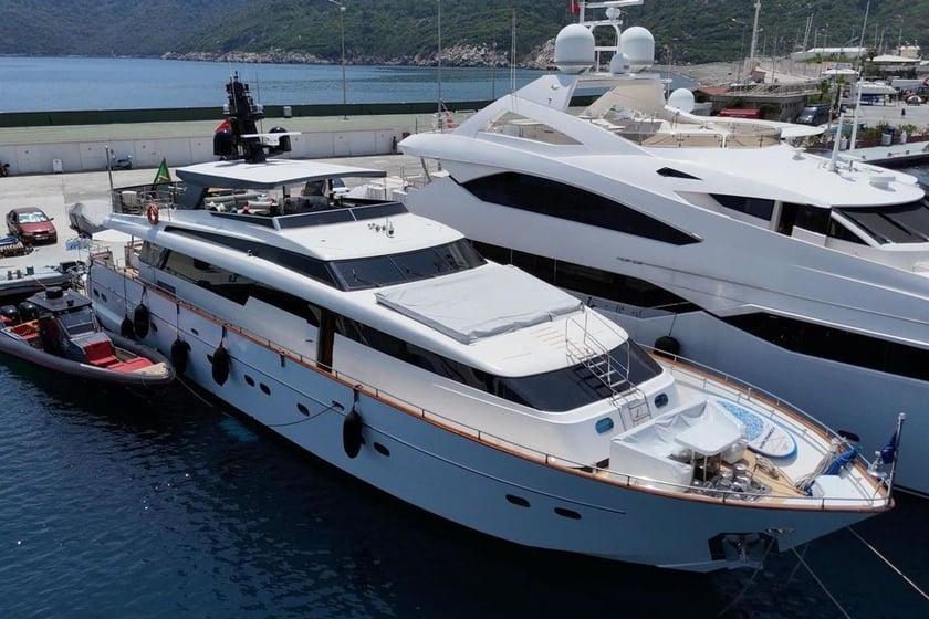 Marmaris Motoryat 5 kabin Konaklama 10 kişi Seyir 10 kişi 35 m İlan No: #30401