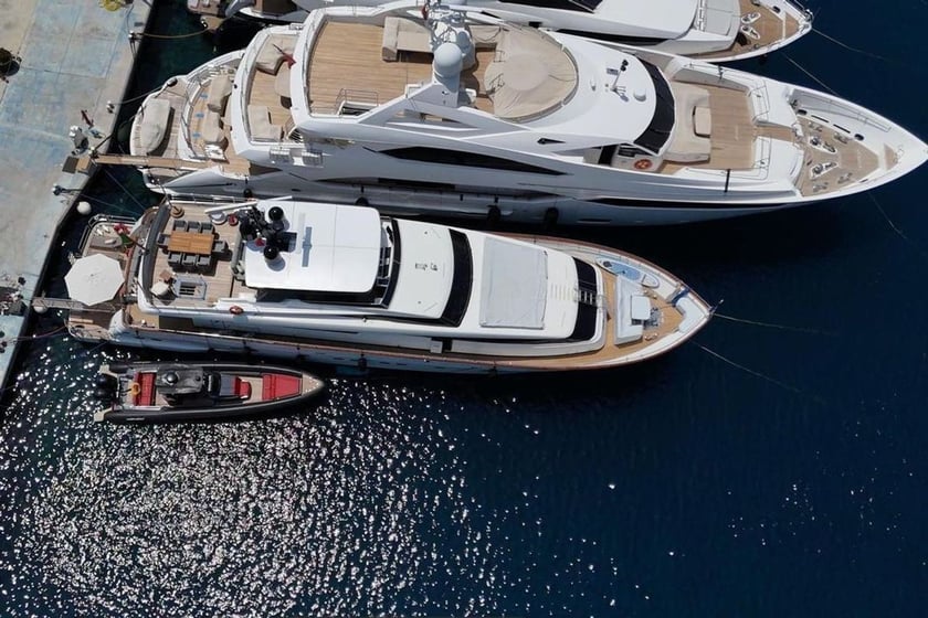 Marmaris Motoryat 5 kabin Konaklama 10 kişi Seyir 10 kişi 35 m İlan No: #30401 3