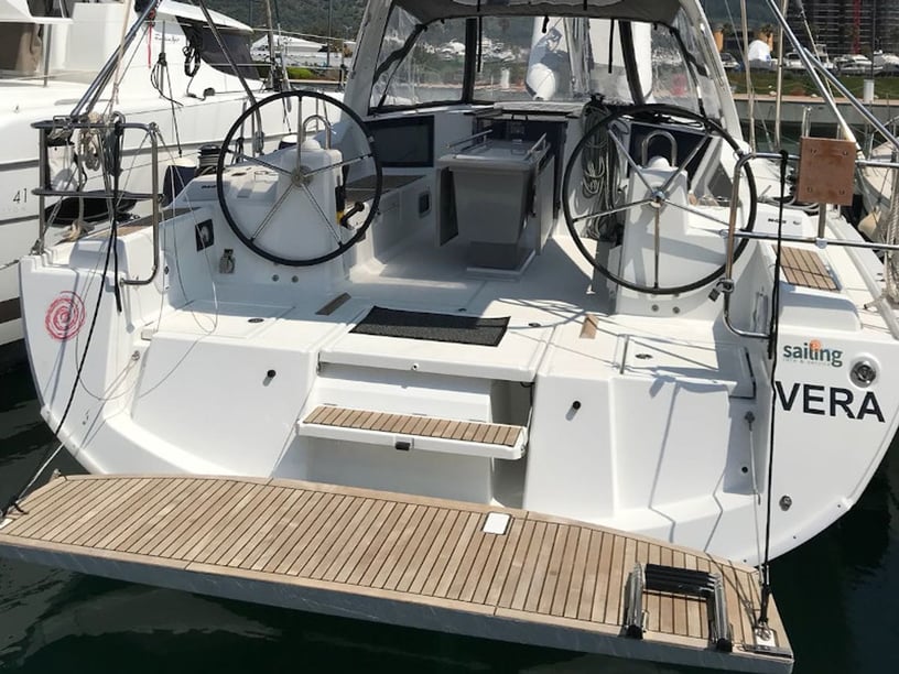 Puntone Sailboat 3 cabin 8 berths 8 guests 12.43 m Listing Number: #3049 5