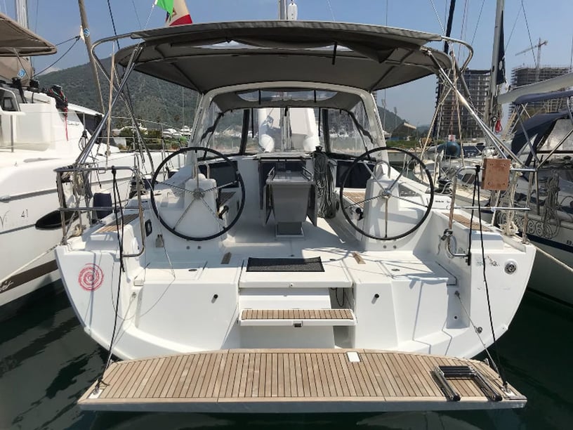 Puntone Yelkenli 3 kabin Konaklama 8 kişi Seyir 8 kişi 12.43 m İlan No: #3049