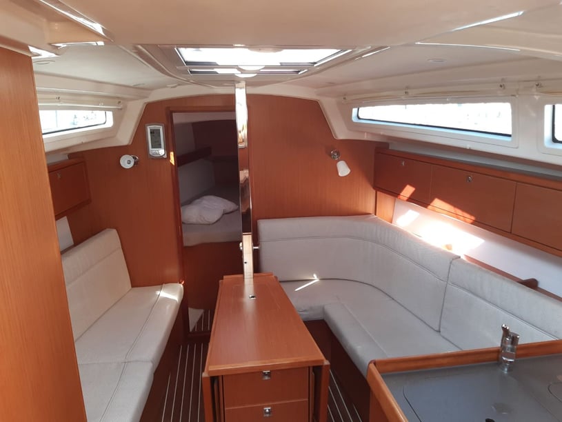 Puntone Sailboat 3 cabin 6 berths 6 guests 10.38 m Listing Number: #3104 2