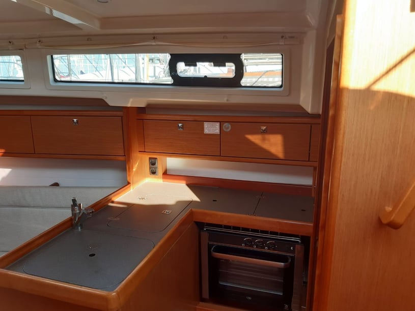 Puntone Sailboat 3 cabin 6 berths 6 guests 10.38 m Listing Number: #3104 4