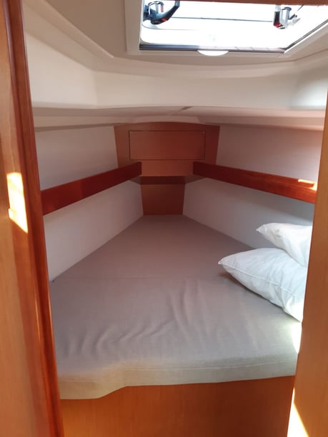 Puntone Sailboat 3 cabin 6 berths 6 guests 10.38 m Listing Number: #3104 5