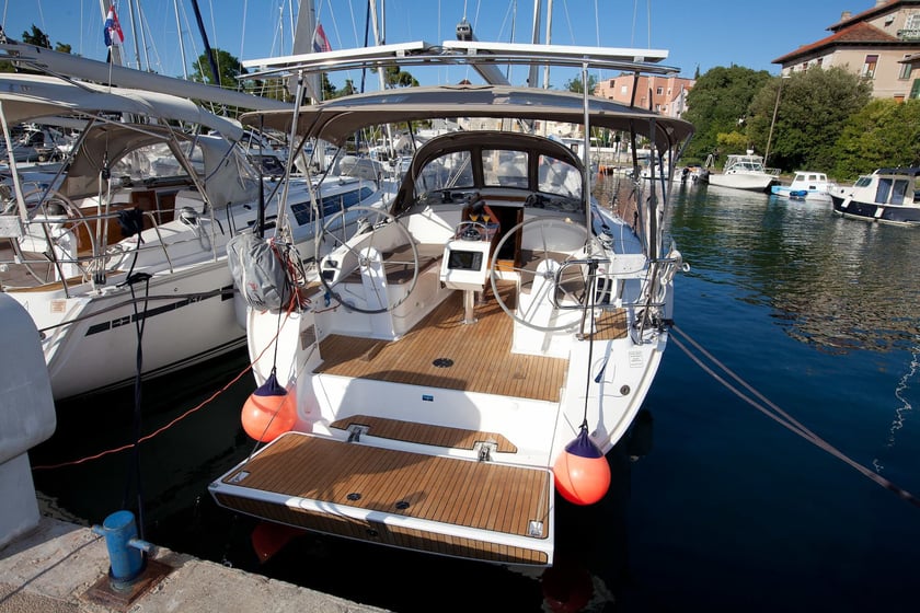 Zadar Sailboat 3 cabin 7 berths 7 guests 11.3 m Listing Number: #3129 3