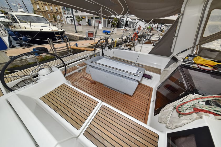 Zadar Voilier Cabine 3  Couchettes 8  Invités 8  12.43 m Numéro de l'annonce: #3133 4