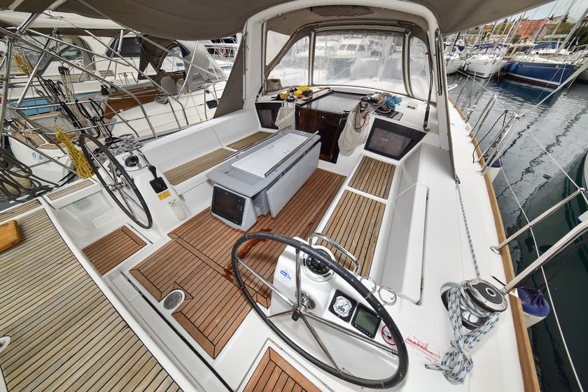 Zadar Voilier Cabine 3  Couchettes 8  Invités 8  12.43 m Numéro de l'annonce: #3133 3