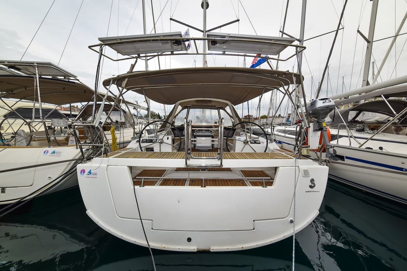 Zadar Voilier Cabine 3  Couchettes 8  Invités 8  12.43 m Numéro de l'annonce: #3133