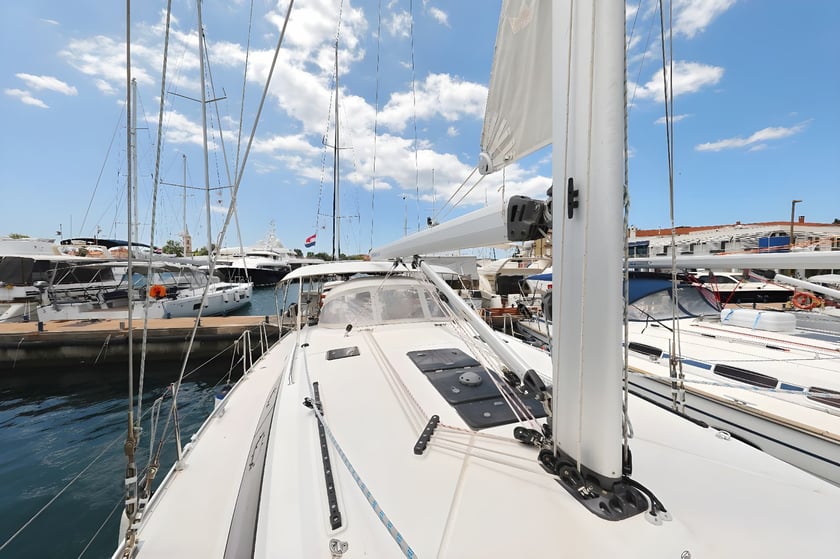 Zadar Sailboat 4 cabin 9 berths 9 guests 14.27 m Listing Number: #3139 5