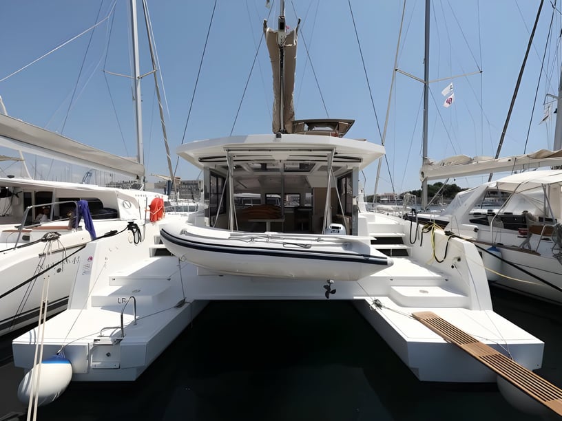 Zadar Catamaran 6 cabin 10 berths 10 guests 11.99 m Listing Number: #3147 4