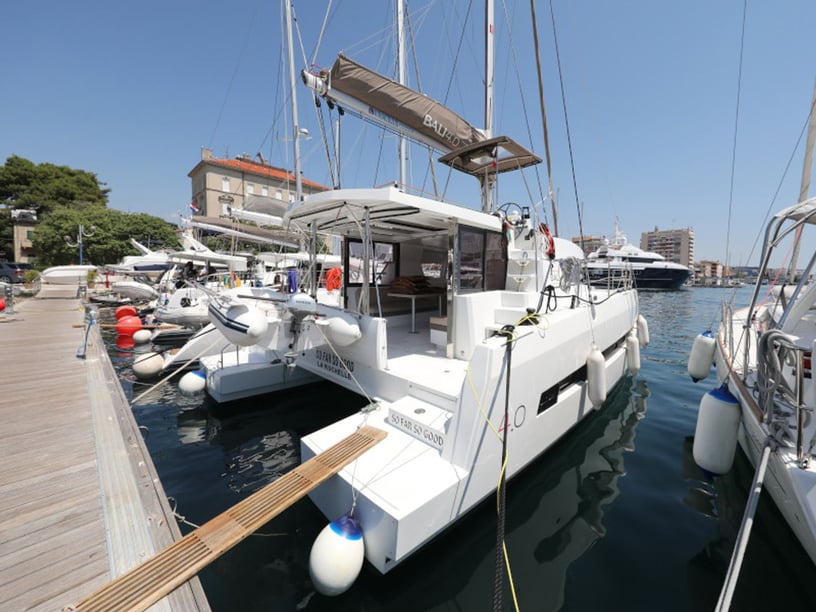 Zadar Catamaran Cabine 4  10  slaapplaatsen 10  gasten 11.93 m Lijstnummer: #3147