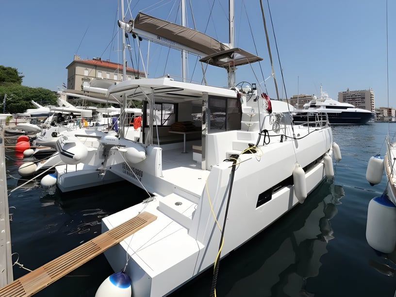 Zadar Catamaran 6 cabin 10 berths 10 guests 11.99 m Listing Number: #3147 3