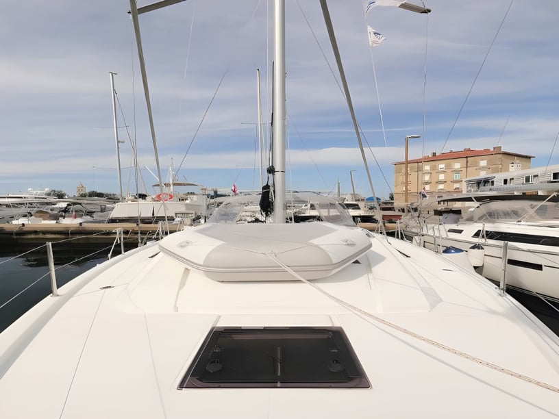 Zadar Sailboat 3 cabin 8 berths 8 guests 12.43 m Listing Number: #3164 5