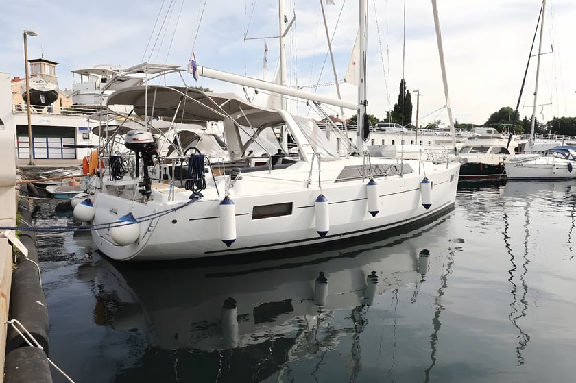 Zadar Segelboot 3 Kabine 8 Liegeplätze 8 Gäste 12.43 m Nummer des Inserats: #3164 3