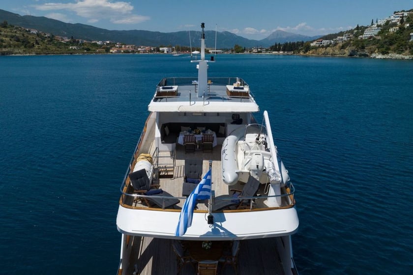 Palaio Faliro Motor Yacht 6 cabin 12 berths 13 guests 31.1 m Listing Number: #317 4