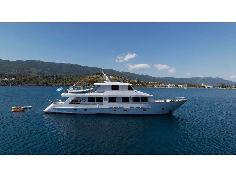 Palaio Faliro Motor Yacht 6 cabin 12 berths 13 guests 31.1 m Listing Number: #317 3