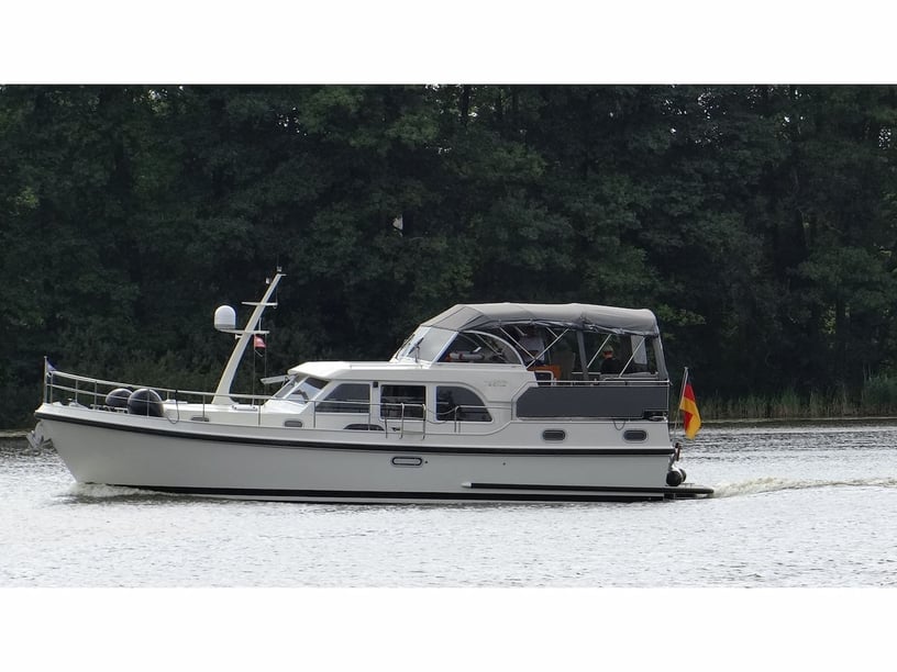 Mirow Motorboat 3 cabin 6 berths 6 guests 12.85 m Listing Number: #3181