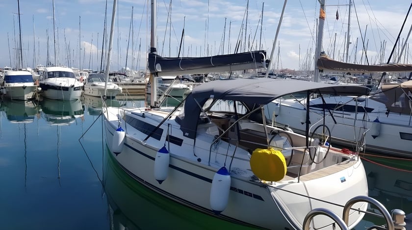 Izola Segelboot 3 Kabine 8 Liegeplätze 8 Gäste 10.7 m Nummer des Inserats: #3320