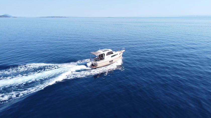 Pula Motorboat 2 cabin 5 berths 8 guests 8.7 m Listing Number: #3337 5