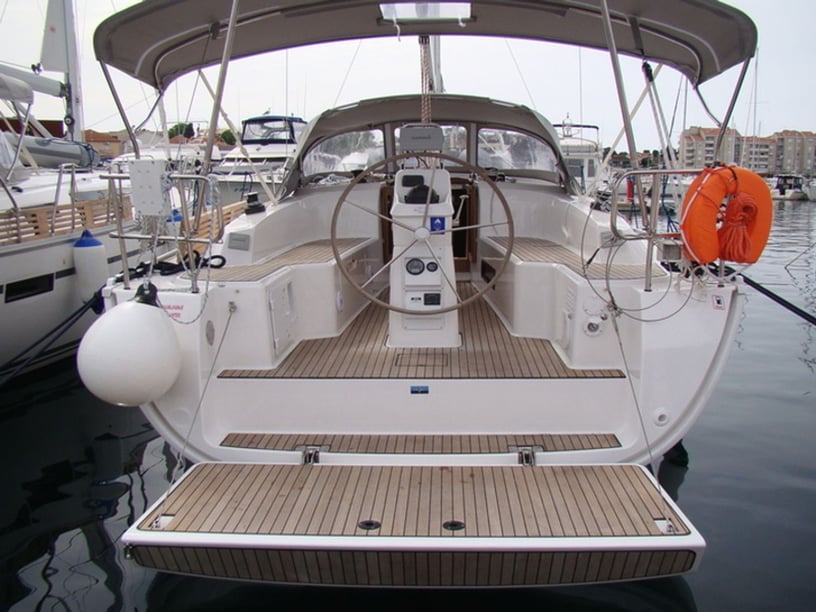 Biograd Sailboat 2 cabin 6 berths 6 guests 10.45 m Listing Number: #337