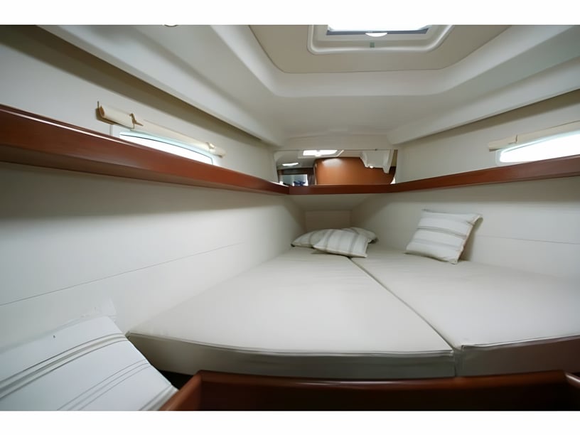 Volos Yelkenli 3 kabin Konaklama 7 kişi Seyir 7 kişi 12.15 m İlan No: #3436 5