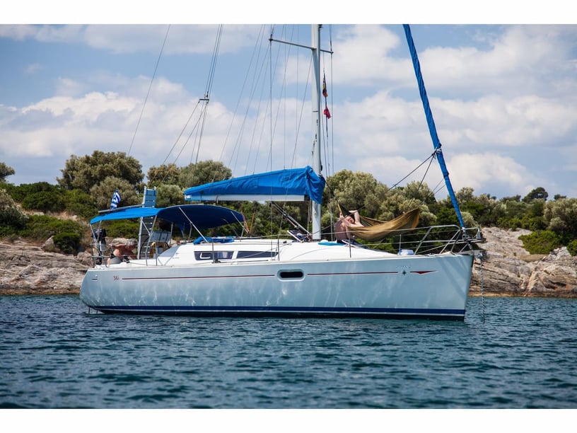 Volos Zeilboot Cabine 3  7  slaapplaatsen 7  gasten 10.94 m Lijstnummer: #3438