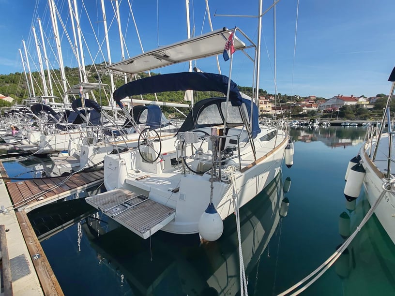 Arrastra Sailboat 3 cabin 8 berths 8 guests 10.69 m Listing Number: #3470 4