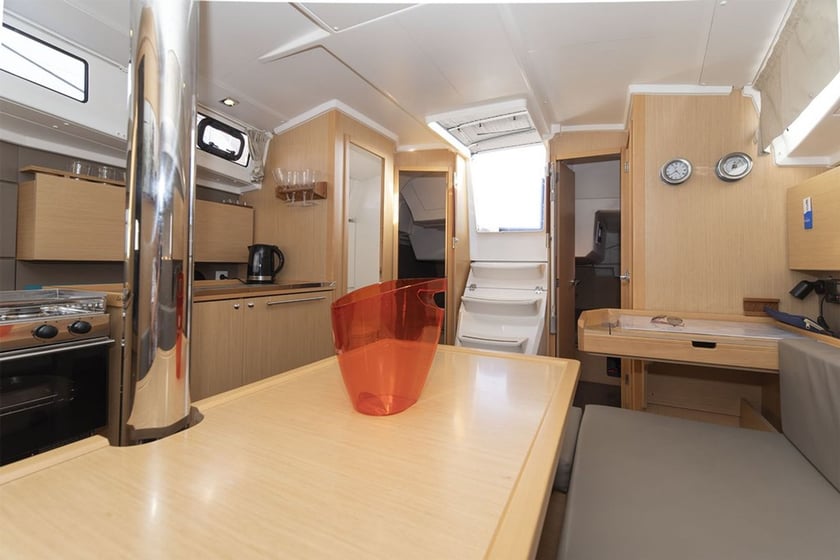 Port de Pollença Sailboat 3 cabin 6 berths 6 guests 11.5 m Listing Number: #3506 3