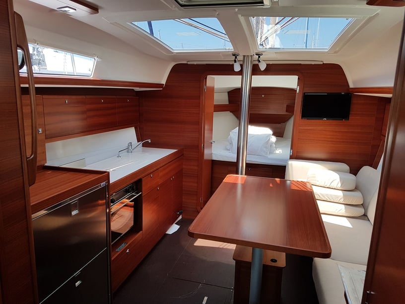 Medulin Sailboat 3 cabin 8 berths 8 guests 11.23 m Listing Number: #3553 2