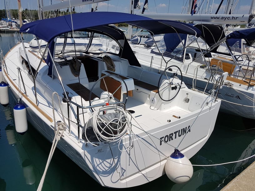 Medulin Sailboat 3 cabin 8 berths 8 guests 11.23 m Listing Number: #3553 5