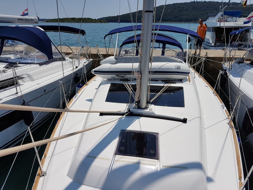 Medulin Sailboat 3 cabin 8 berths 8 guests 11.23 m Listing Number: #3553 4