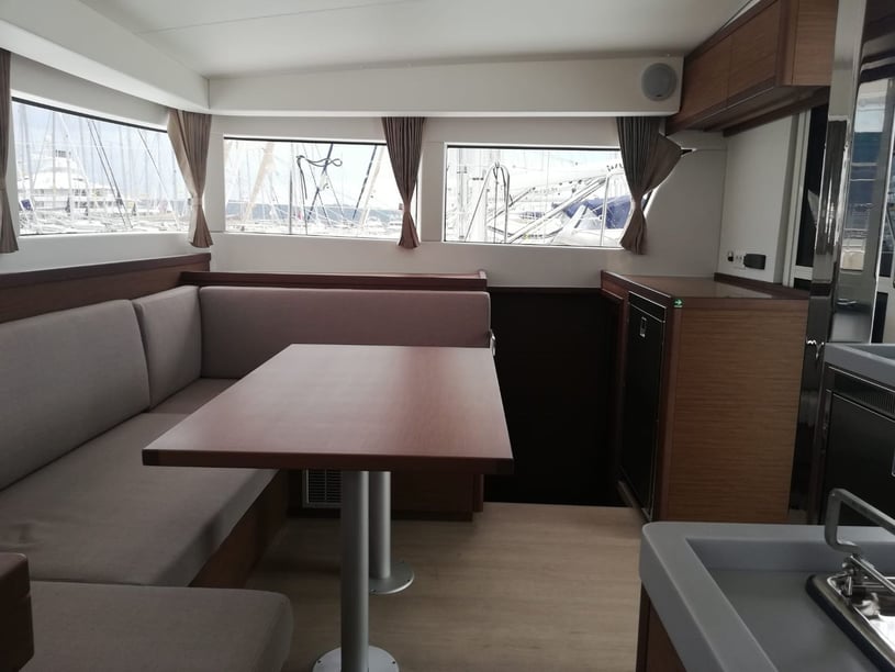 Dubrovnik Catamaran 6 cabin 12 berths 12 guests 11.74 m Listing Number: #3595 2